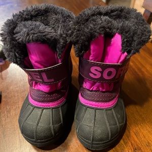 SOREL Toddler Size 7 snow boots like new (wore once)